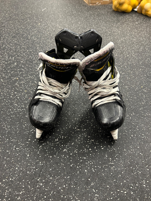 Vist Large View of Product Image Which is Used Bauer 3S PRO Junior Hockey Skate Junior 03