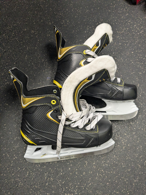Vist Large View of Product Image Which is Used VIC HX 03 Senior Hockey Skate Senior 7