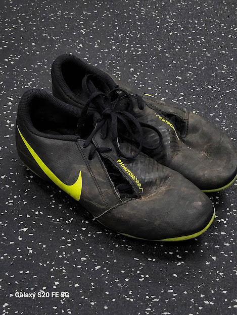Vist Large View of Product Image Which is Used Nike Soccer Cleats Black Junior 04