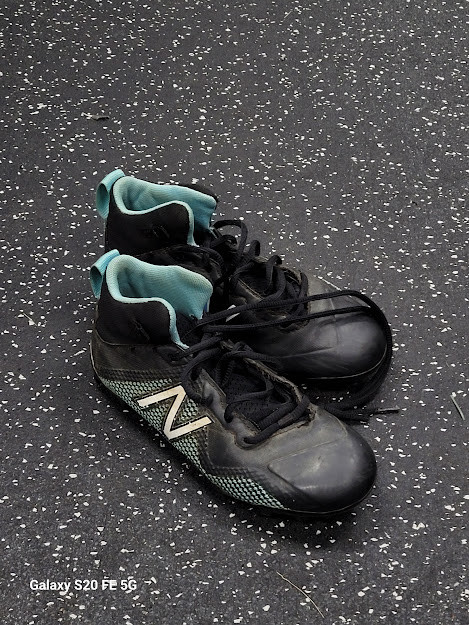 Vist Large View of Product Image Which is Used New Balance LAX Cleats Boys Black Junior 02