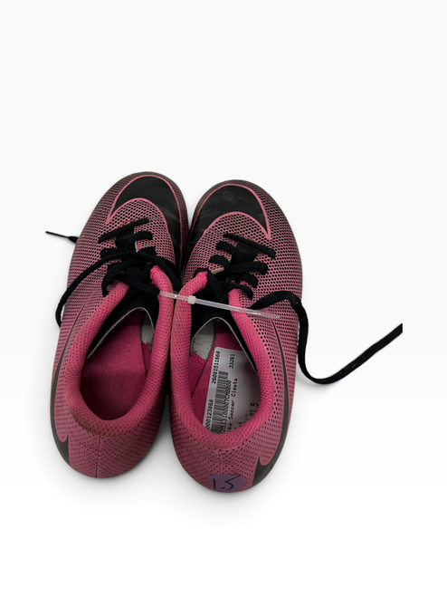 Vist Large View of Product Image Which is Used Nike Soccer Cleats Pink Junior 01.5