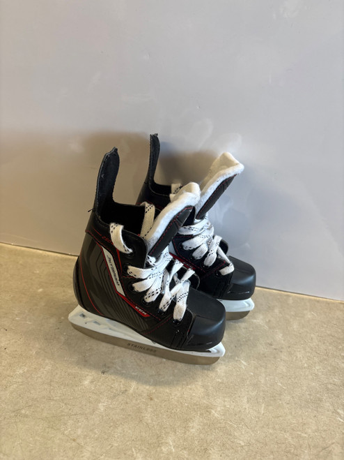 Vist Large View of Product Image Which is Used CCM JETSPEED 250 Youth Hockey Skate Youth 07.0