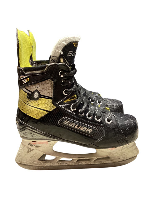 Vist Large View of Product Image Which is Used Bauer SUPREME 3S Junior Hockey Skate Junior 03