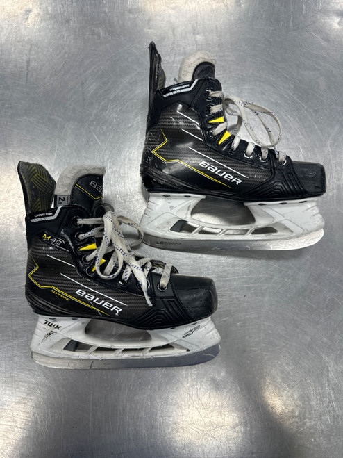 Vist Large View of Product Image Which is Used Bauer SUPREME M40 Junior Hockey Skate Junior 02.5