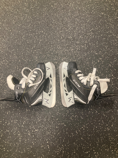 Vist Large View of Product Image Which is Used CCM 9040 TACKS Youth Hockey Skate Youth 10.0