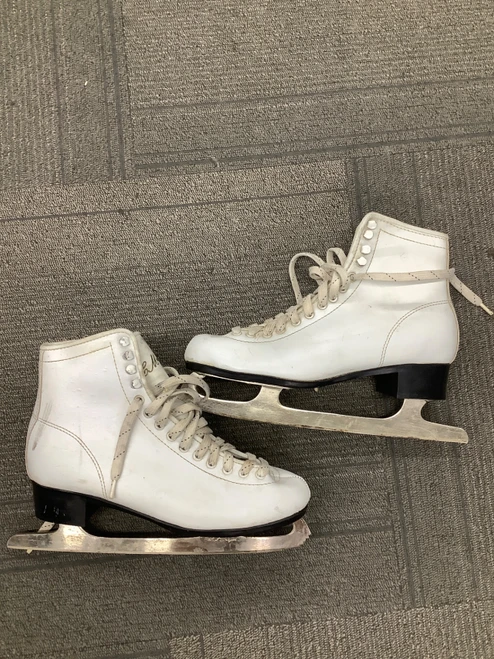 Vist Large View of Product Image Which is Used CCM FIGURE WomensFigure Skate White Senior 10