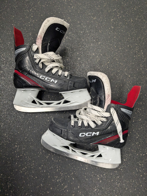 Vist Large View of Product Image Which is Used CCM FT 445 Junior Hockey Skate Junior 01