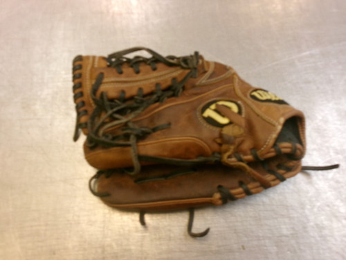 Vist Large View of Product Image Which is Used Wilson A950 BB/SB Glove LH Throw Brown 11 3/4"