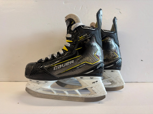 Vist Large View of Product Image Which is Used Bauer M40 SKATES Youth Hockey Skate Youth 12.5