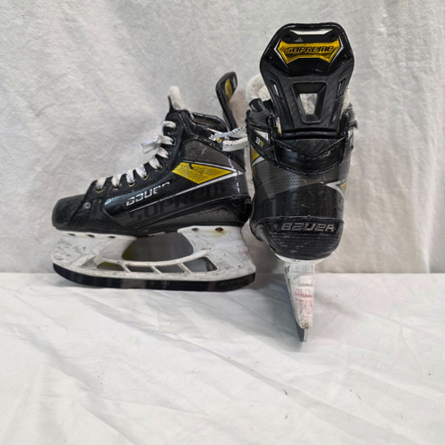 Vist Large View of Product Image Which is Used Bauer SUPREME 3S PRO Junior Hockey Skate Junior 03