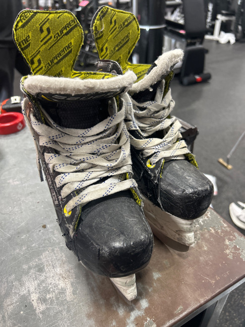 Vist Large View of Product Image Which is Used Bauer ELITE Junior Hockey Skate Junior 03