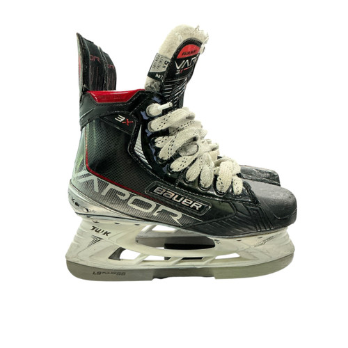 Vist Large View of Product Image Which is Used Bauer VAPOR 3X Intermediate Hockey Skate Intermediate 5.5