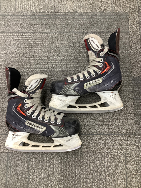 Vist Large View of Product Image Which is Used Bauer VAPOR Junior Hockey Skate Junior 02