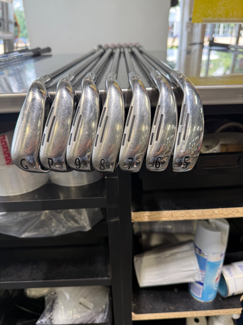 Vist Large View of Product Image Which is Used Wilson D9 Mens Iron Set RH 5I-GW/AW