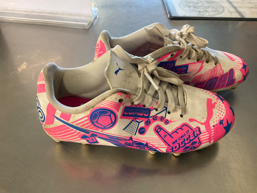 Vist Large View of Product Image Which is Used Puma Soccer Cleats Pink Youth 11.0