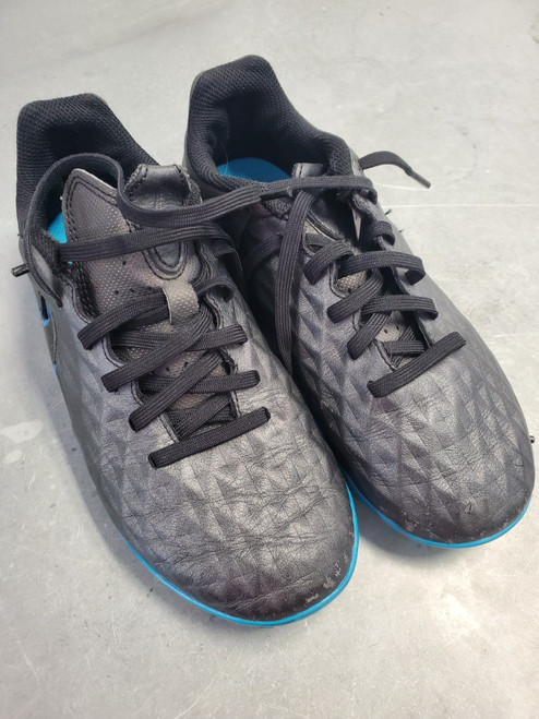 Vist Large View of Product Image Which is Used Nike Soccer Indoor Shoes Black Junior 01