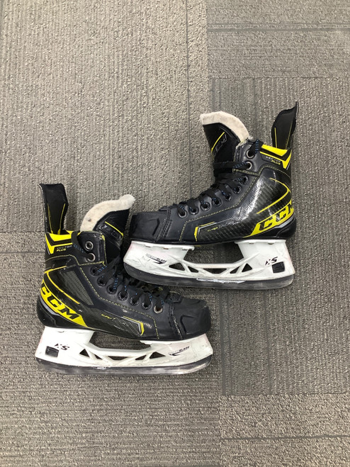 Vist Large View of Product Image Which is Used CCM VECTOR PLUS Junior Hockey Skate Junior 03