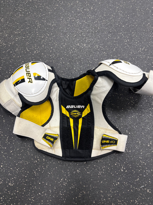 Vist Large View of Product Image Which is Used Bauer ONE40 Junior Shoulder Pads MD
