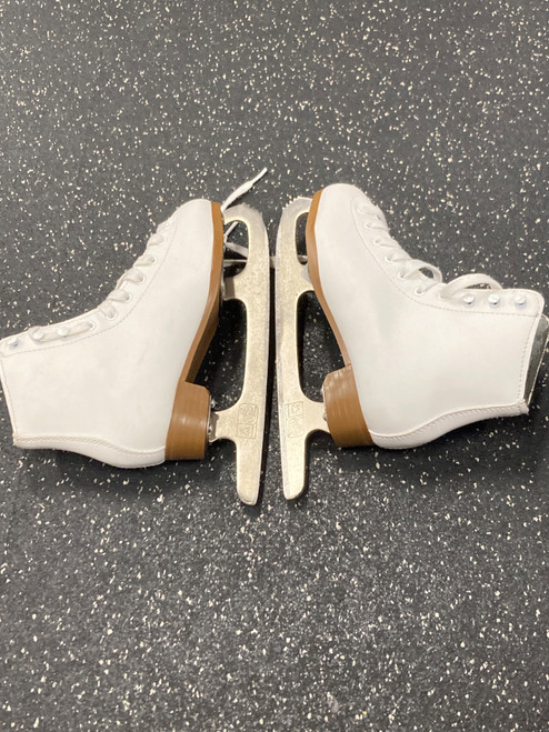 Vist Large View of Product Image Which is Used DBX FIGURE SKATES Girls Figure Skate White Junior 03