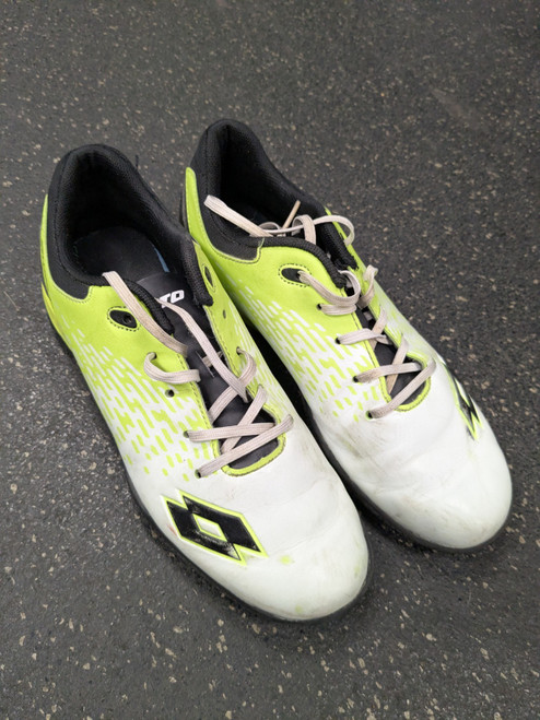 Vist Large View of Product Image Which is Used Lotto Soccer Indoor Shoes None Junior 06