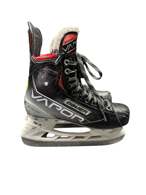 Vist Large View of Product Image Which is Used Bauer VAPOR XLTX PRO Junior Hockey Skate Junior 06.5