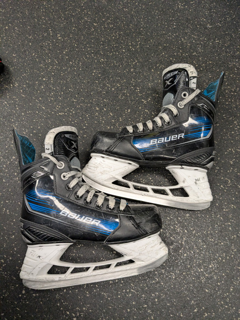 Vist Large View of Product Image Which is Used Bauer X Junior Hockey Skate Junior 02