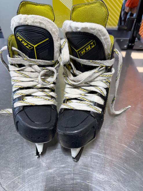 Vist Large View of Product Image Which is Used CCM SUPERTACK 9380 Youth Hockey Skate Youth 13.5