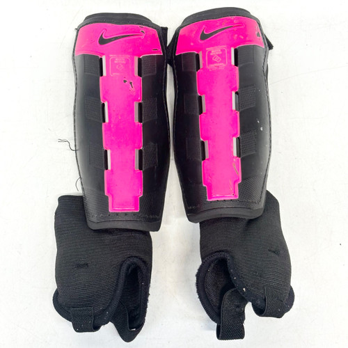Vist Large View of Product Image Which is Used Nike CHARGE Soccer Shin Guards Junior Black LG