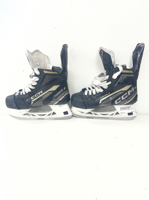 Vist Large View of Product Image Which is Used CCM TACKS AS570 Intermediate Hockey Skate Intermediate 4.0