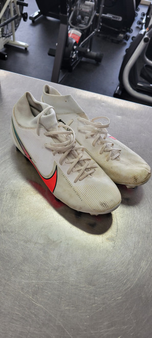 Vist Large View of Product Image Which is Used Nike Soccer Cleats White Senior 10