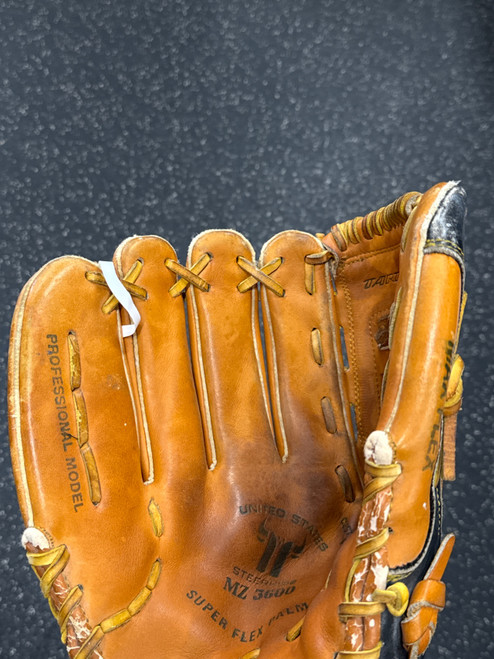 Vist Large View of Product Image Which is Used Mizuno MZ3600 BB/SB Glove LH Throw Brown 12 3/4"