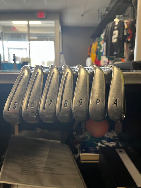Vist Large View of Product Image Which is Used Taylormade SIM2 MAX Mens Iron Set RH 5I-GW/AW