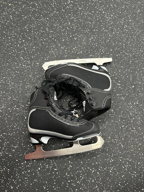 Vist Large View of Product Image Which is Used Jackson SOFTEC Boys Figure Skate Black Junior 02