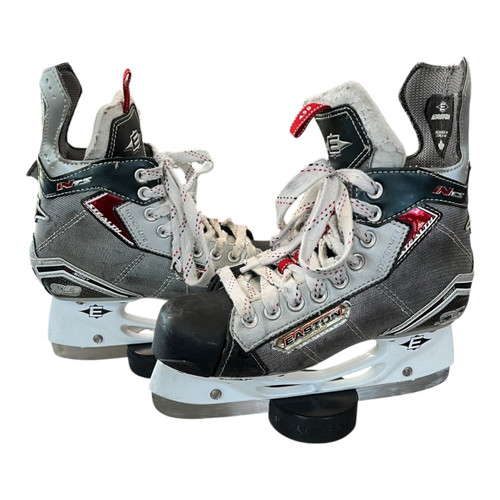 Vist Large View of Product Image Which is Used Easton INTS Junior Hockey Skate Junior 04.5