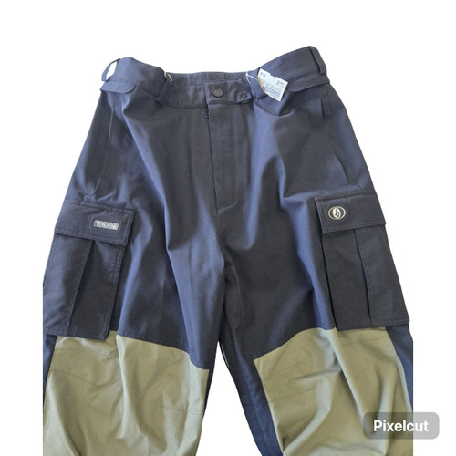 Vist Large View of Product Image Which is Used Volcom CARGO SNOW PANT MED Snow Pants M Black MD