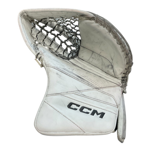 Vist Large View of Product Image Which is Used CCM AXIS 2.9 Senior Goalie Catcher White