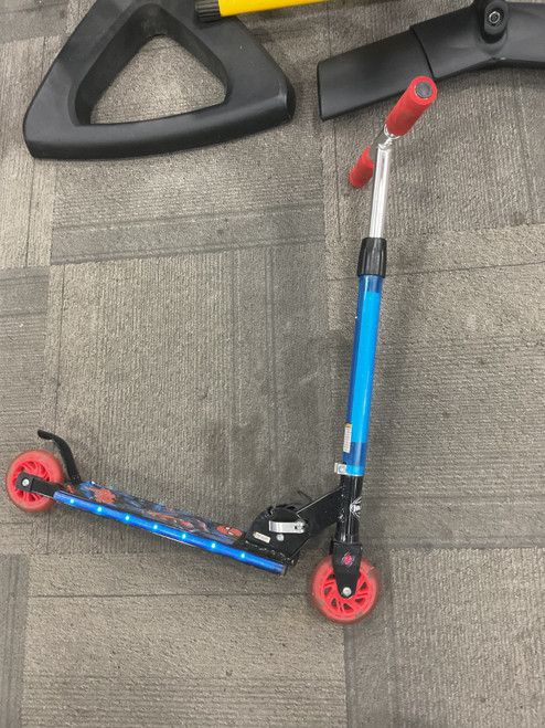 Vist Large View of Product Image Which is Used Huffy SPIDERMAN SCOOTER Scooter Black
