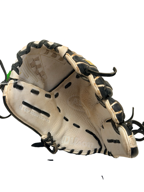 Vist Large View of Product Image Which is Used Wilson A950 A09RF22DI125 RH Throw Leather Fastpitch Softball Glove White 12 1/2"