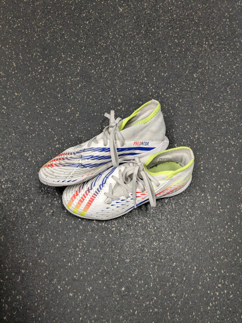 Vist Large View of Product Image Which is Used Adidas Soccer Indoor Shoes White Senior 5