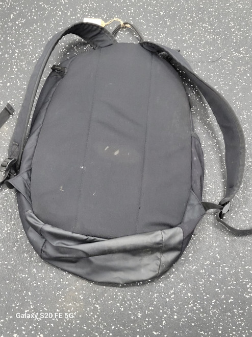 Vist Large View of Product Image Which is Used Nike Medium Equipment Bag