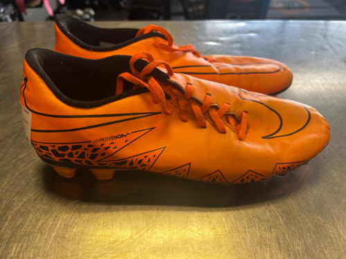 Vist Large View of Product Image Which is Used Nike Soccer Cleats Orange Senior 9.5