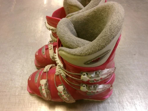 Vist Large View of Product Image Which is Used Roxy PINK Girls DH Ski Boot Pink 225 MP - J04.5 - W5.5
