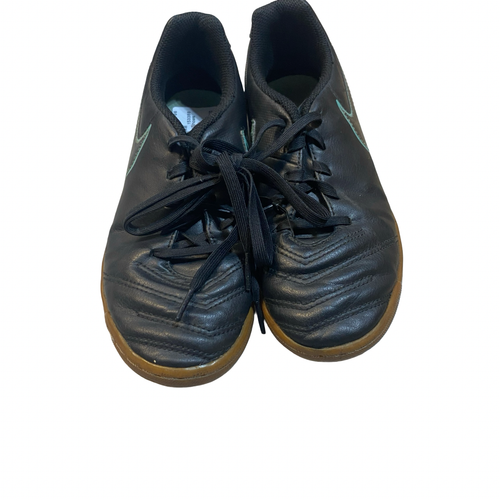 Vist Large View of Product Image Which is Used Nike Soccer Indoor Shoes Black Junior 02