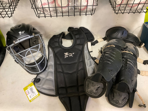 Vist Large View of Product Image Which is Used JADEKYCIN SET Catchers Chest Protector Black Intermed