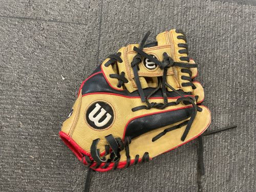 Vist Large View of Product Image Which is Used Wilson A550 BB/SB Glove RH Throw Brown 11"
