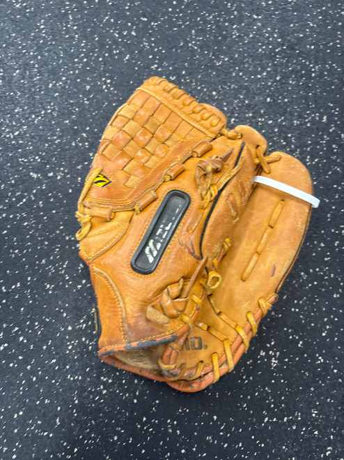 Vist Large View of Product Image Which is Used Mizuno MVP1237 BB/SB Glove RH Throw Brown 12 1/4"