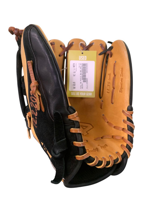 Vist Large View of Product Image Which is Used 44 PRO BB/SB Glove RH Throw Black 11 3/4"