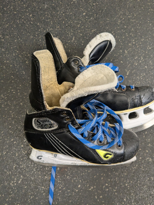 Vist Large View of Product Image Which is Used Graf SUPRA 502 Junior Hockey Skate Junior 01