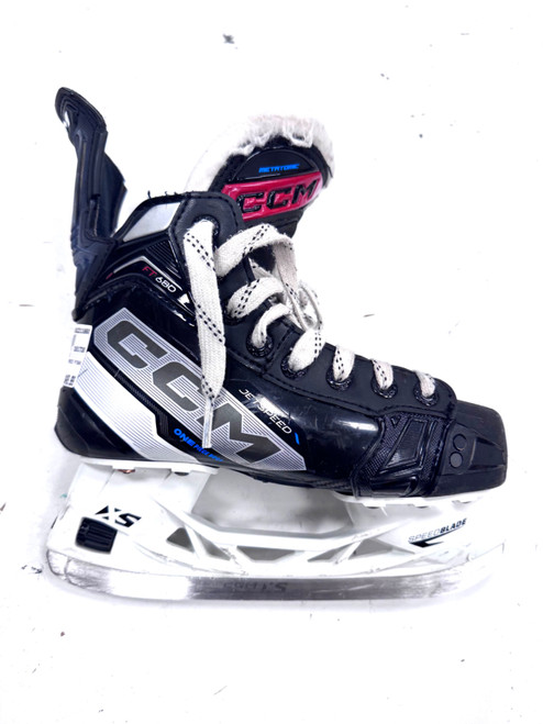 Vist Large View of Product Image Which is Used CCM JETSPEED FT680 Junior Hockey Skate Junior 01.5
