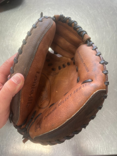 Vist Large View of Product Image Which is Used Louisville Slugger OMAHA BB/SB Catchers RH Throw Brown 32"